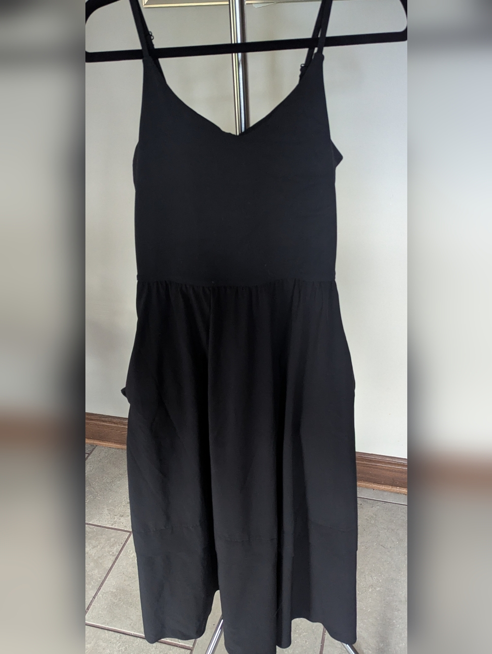 Athleta Elation V-Neck Hybrid Dress | Black | Size XS | Pockets! $35